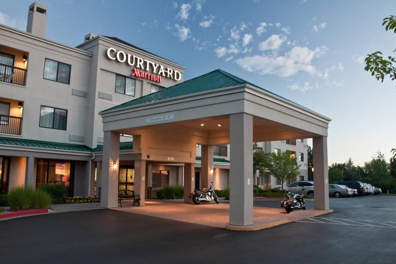 Отель Courtyard By Marriott Colorado Springs South Экстерьер фото